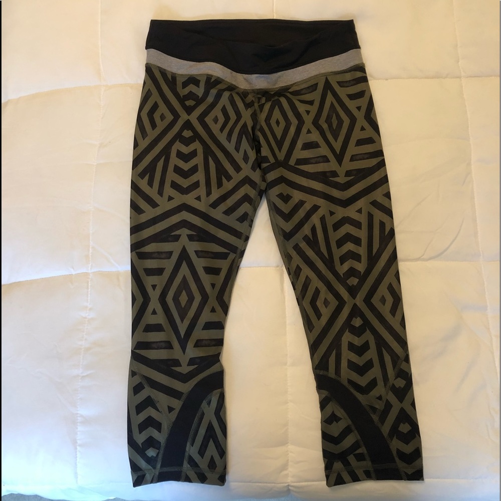 Lululemon crop leggings, size 8